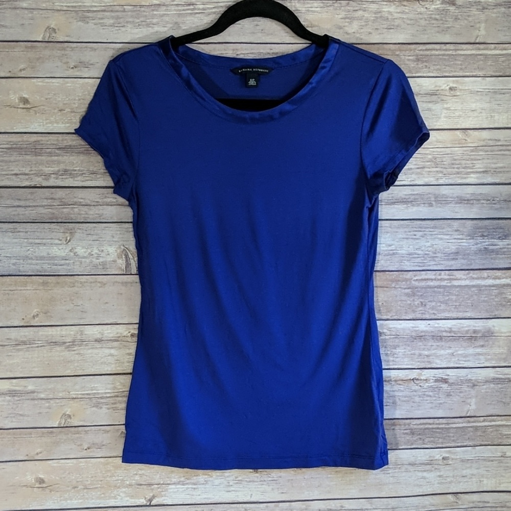 ☀Banana Republic Basic Blue Top Faux Silk Neckline